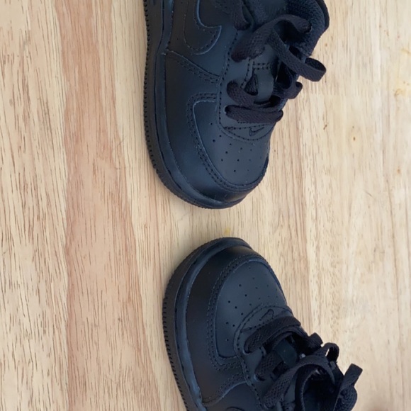 Size 4c black Air Force ones! Never worn - Picture 2 of 3